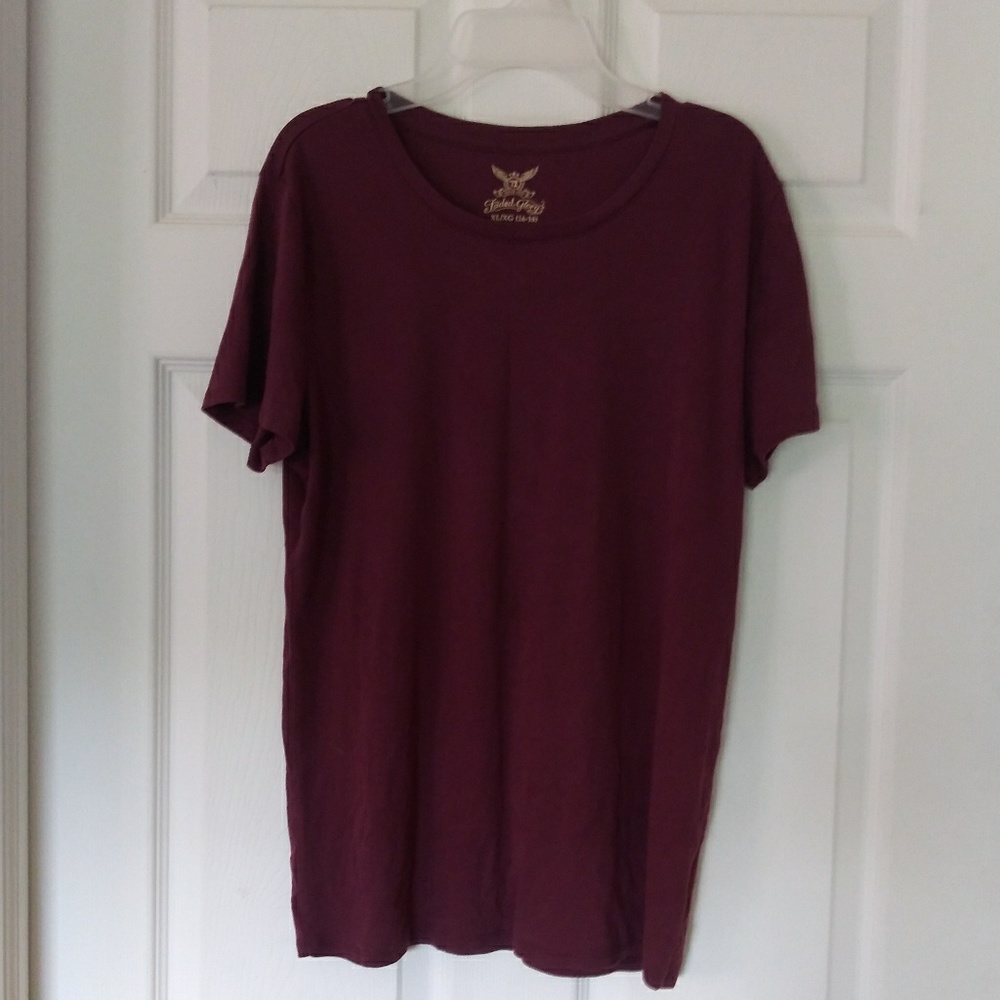 Womens burgundy crew neck tee.